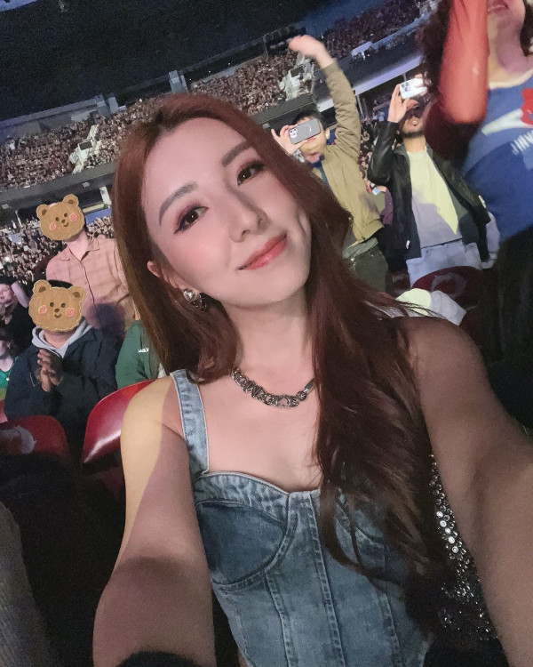 35歲女歌手譚嘉儀遊美國日日性感上陣 搭Uber竟意外收穫fans勁開心