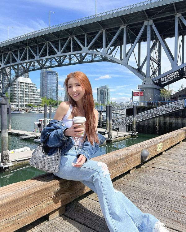 35歲女歌手譚嘉儀遊美國日日性感上陣 搭Uber竟意外收穫fans勁開心