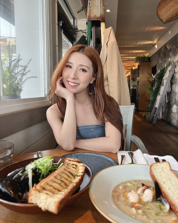 35歲女歌手譚嘉儀遊美國日日性感上陣 搭Uber竟意外收穫fans勁開心