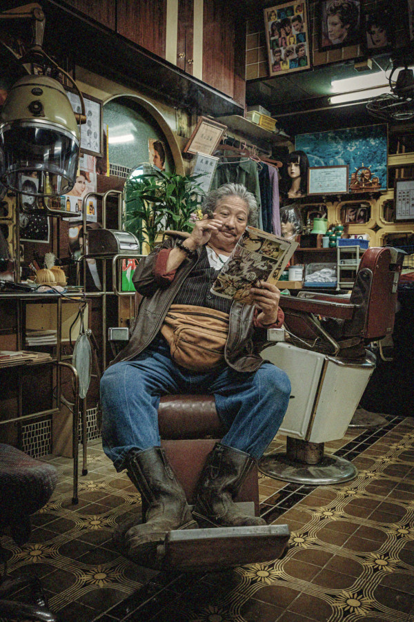 72歲洪金寶坐輪椅逛深圳超市被巧遇 內地粉絲讚一個舉動勁親民 