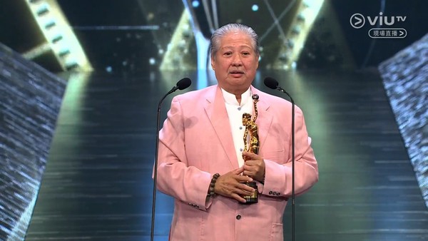 72歲洪金寶坐輪椅逛深圳超市被巧遇 內地粉絲讚一個舉動勁親民 