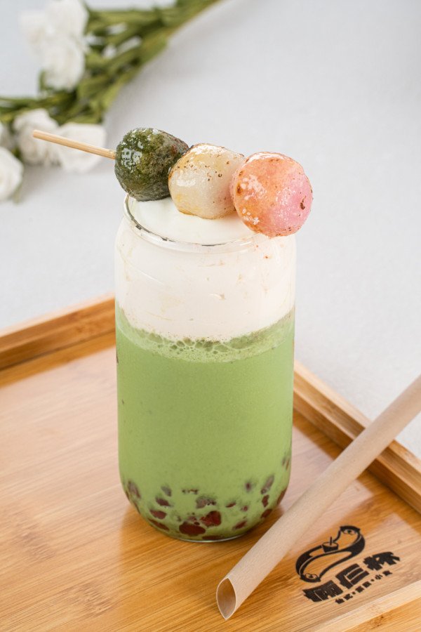 尖沙咀新開台式茶飲店「倆仨杯」   丸⼦抹茶沙冰／⽩桃烏龍／冰糖滷⽔小食