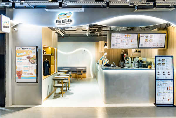 尖沙咀新開台式茶飲店「倆仨杯」   丸⼦抹茶沙冰／⽩桃烏龍／冰糖滷⽔小食