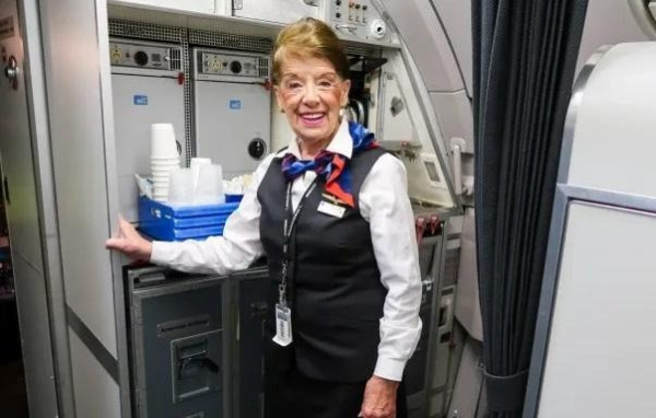 全球最資深空姐病逝享年88歲 飛足67年曾獲健力士紀錄認證