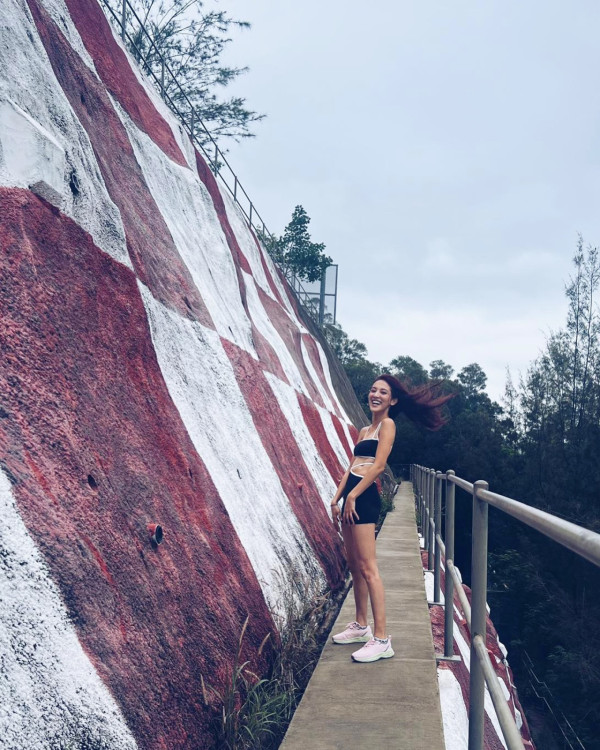 陳凱琳勤力行山 陳凱琳勤力行山