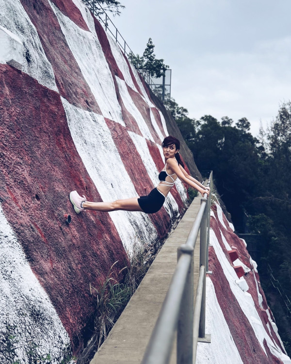 陳凱琳勤力行山 陳凱琳勤力行山