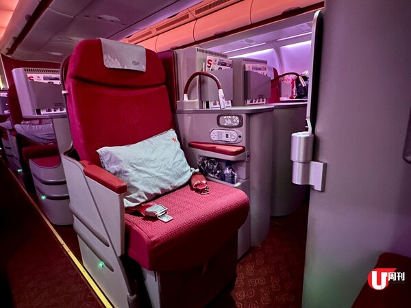 【獨家優惠碼最高減0】記者試坐!香港航空商務艙 | 180座躺平座椅、遨堂貴賓室、機上熱食