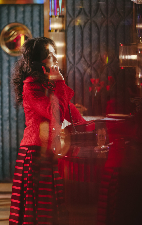 48歲性感女神開胸晚裝曬完美身材 老公親證「事業線巨大」 林熙蕾分享三大保養秘訣 