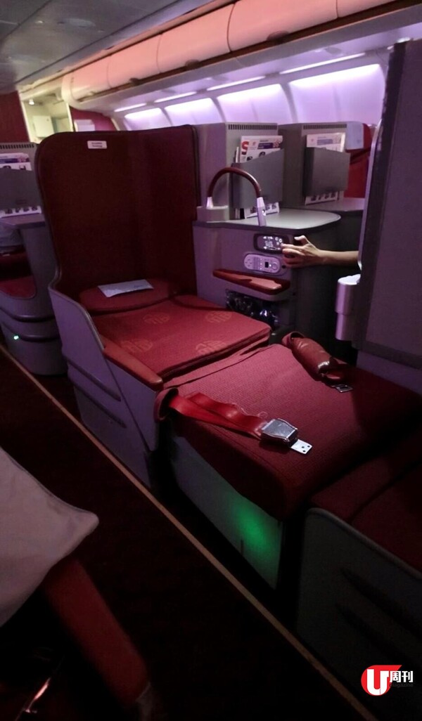 【獨家優惠碼最高減0】記者試坐!香港航空商務艙 | 180座躺平座椅、遨堂貴賓室、機上熱食