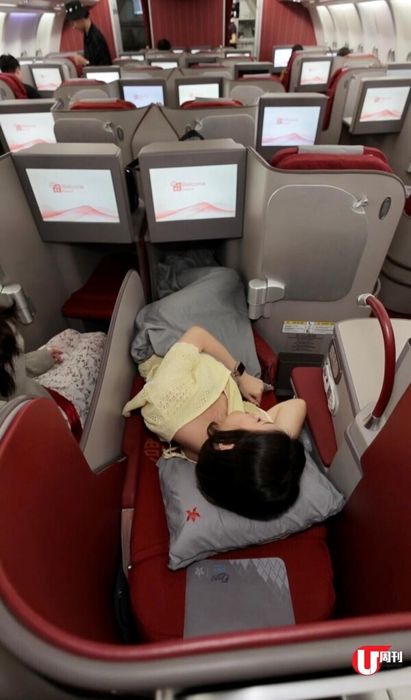 【獨家優惠碼最高減0】記者試坐!香港航空商務艙 | 180座躺平座椅、遨堂貴賓室、機上熱食