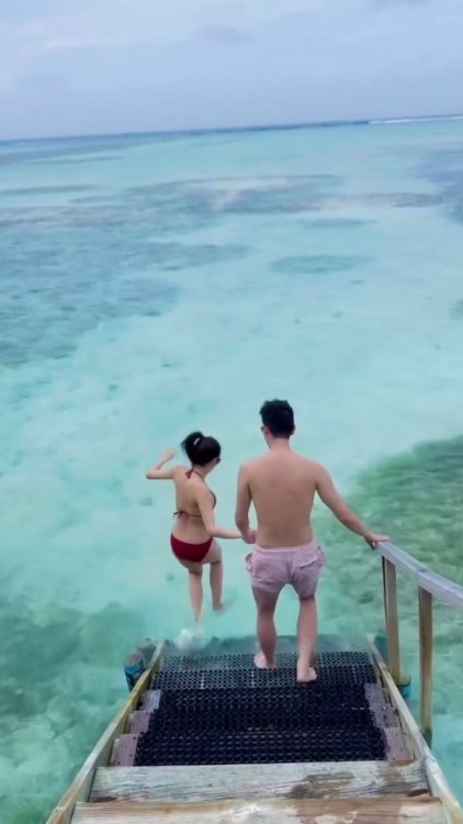 麥明詩盛勁為飛馬爾代夫度蜜月曬幸福合照 此行原來非二人世界 仲大手筆請埋…