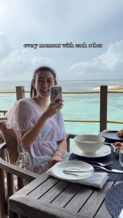 麥明詩盛勁為飛馬爾代夫度蜜月曬幸福合照 此行原來非二人世界 仲大手筆請埋…
