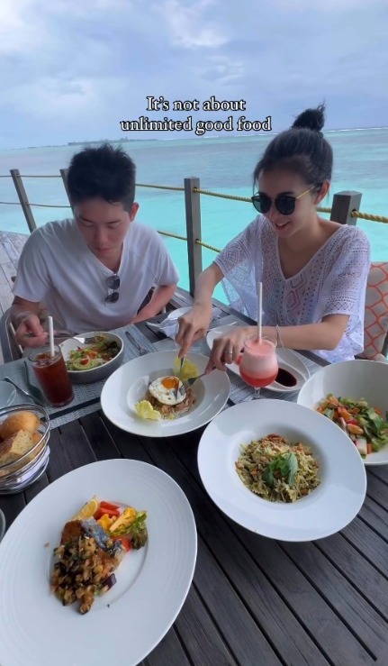 麥明詩盛勁為飛馬爾代夫度蜜月曬幸福合照 此行原來非二人世界 仲大手筆請埋…