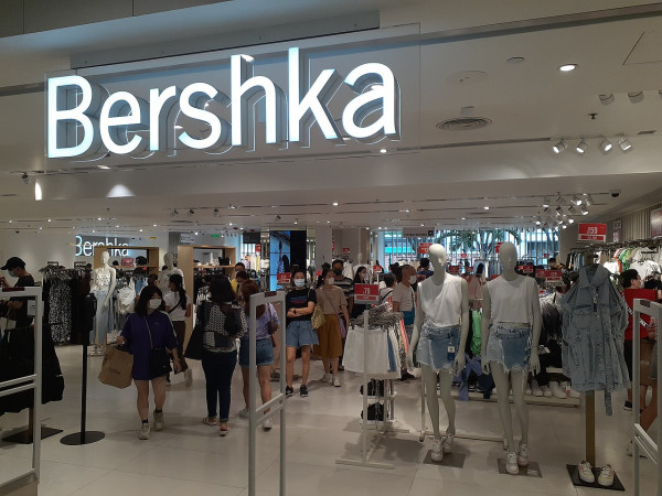 Bershka香港全線結業！最後荃灣分店宣佈6月中關閉 全場貨品低至半價