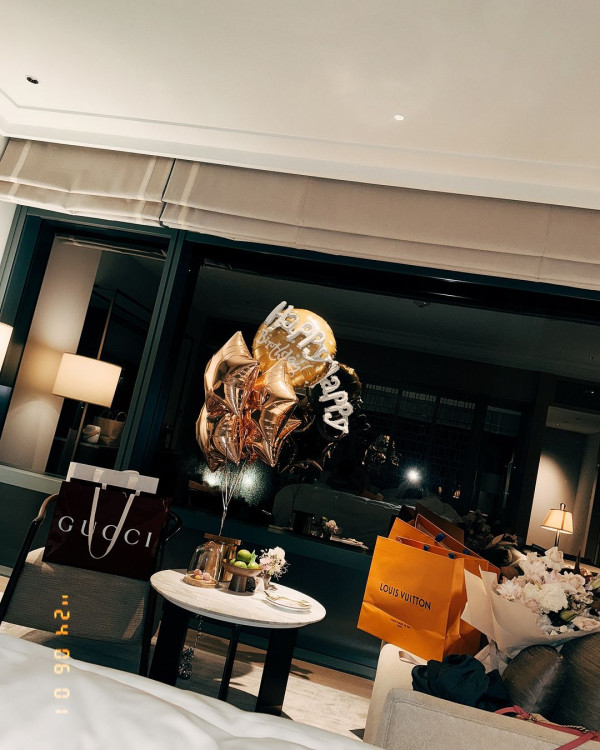 巴黎奧運｜無綫小花甫旅行相為運動員打氣 去年奉子成婚 罕曬老公甜蜜合照 