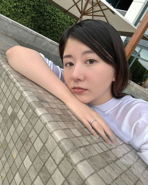 張家朗孖法籍女友蜜遊沖繩 曬石垣島打卡合照罕有放閃 