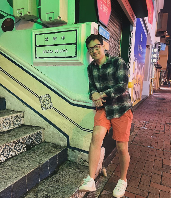 麥大力遊澳門一景點打卡自嘲 年初曾跌斷股骨 感激女友簡淑兒停工照顧