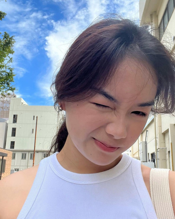 聲夢小花韓國畢業旅行曬男友視角 被讚有仙氣:回眸一笑殺死人