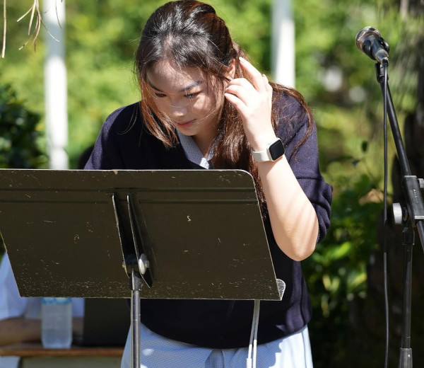 聲夢小花韓國畢業旅行曬男友視角 被讚有仙氣:回眸一笑殺死人