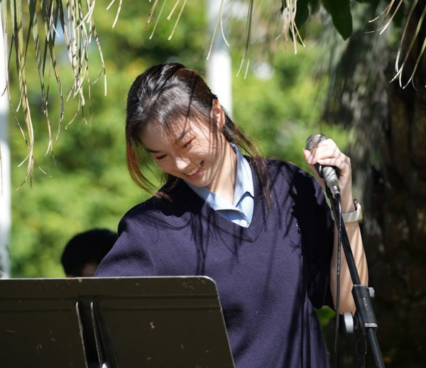 聲夢小花韓國畢業旅行曬男友視角 被讚有仙氣:回眸一笑殺死人