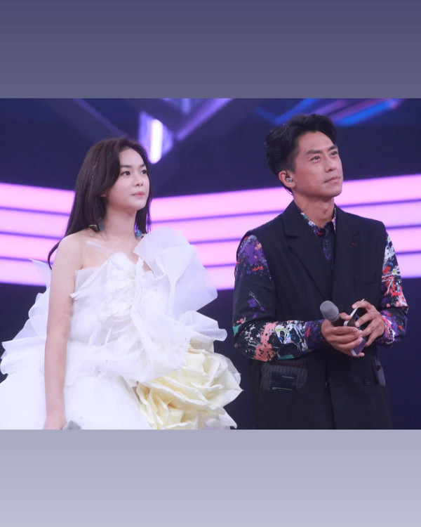 聲夢小花韓國畢業旅行曬男友視角 被讚有仙氣:回眸一笑殺死人