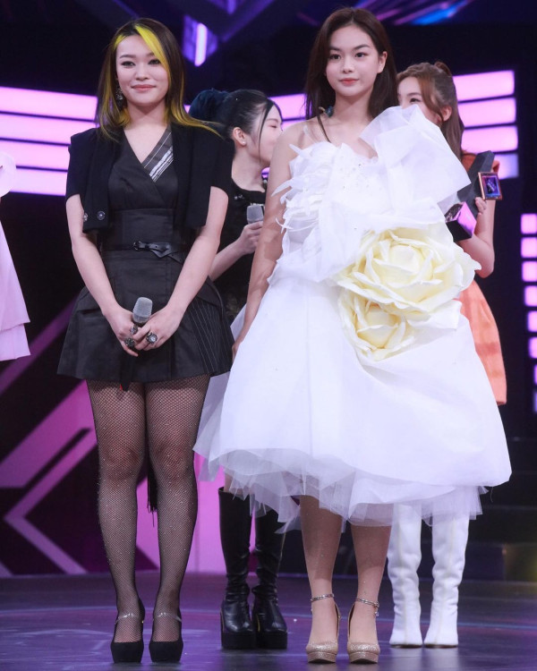 聲夢小花韓國畢業旅行曬男友視角 被讚有仙氣:回眸一笑殺死人