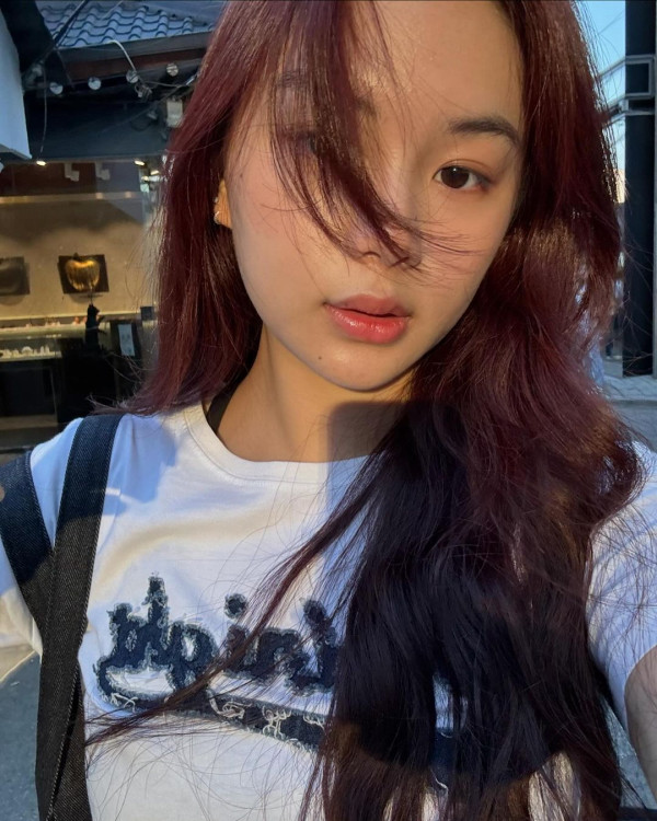 聲夢小花韓國畢業旅行曬男友視角 被讚有仙氣:回眸一笑殺死人