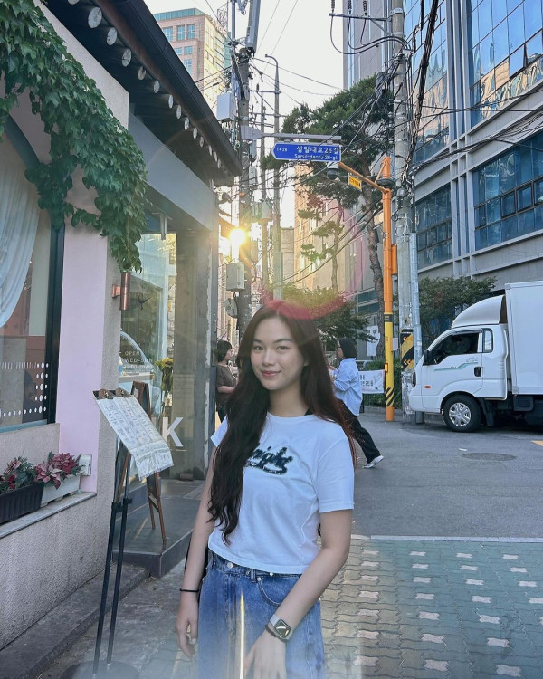 聲夢小花韓國畢業旅行曬男友視角 被讚有仙氣:回眸一笑殺死人