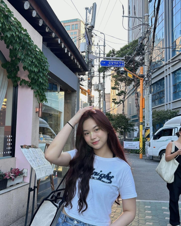 聲夢小花韓國畢業旅行曬男友視角 被讚有仙氣:回眸一笑殺死人