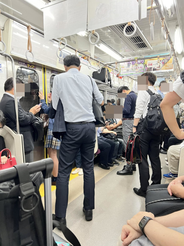 遊日本地鐵屢次親睹當地人粗暴對旅客  出腳踢人/推人出車廂？斥禮儀之國偽善虛偽 