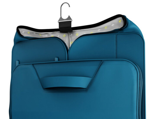 附有掛衣袋,使用行李箱頂部內置金屬掛鉤,可吊掛在衣櫃內或存放在任何地方。 Rollink最新行李箱摺疊後如外套 存放超慳位無懼行李加辣措施