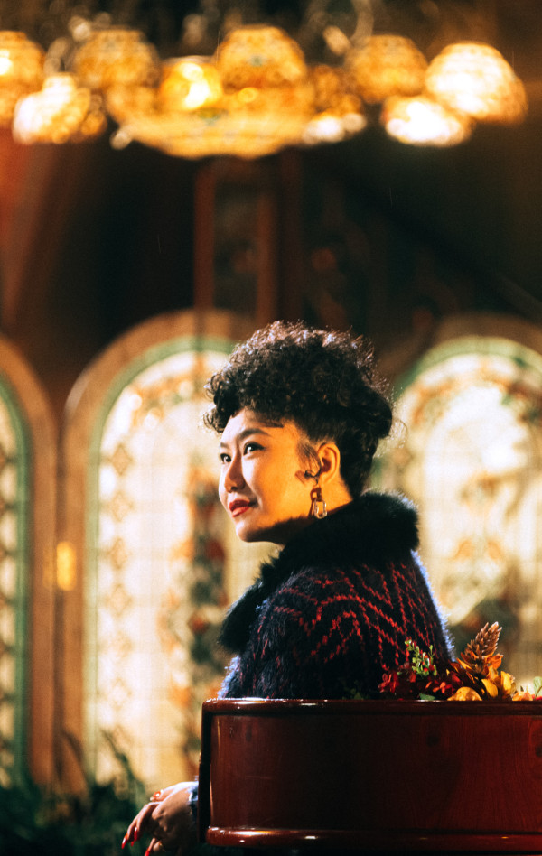 48歲性感女神開胸晚裝曬完美身材 老公親證「事業線巨大」 林熙蕾分享三大保養秘訣 