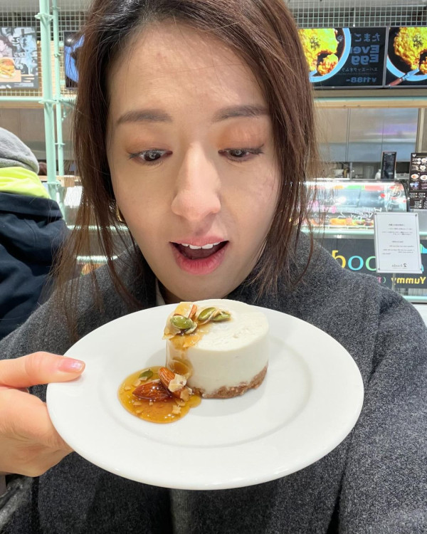 唐詩詠日本環球影城被巧遇親民自拍 皮膚真實狀態曝光 網友讚gfable 