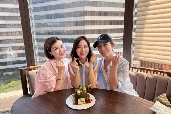 唐詩詠日本環球影城被巧遇親民自拍 皮膚真實狀態曝光 網友讚gfable 