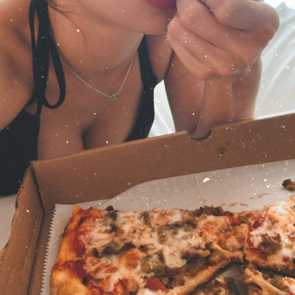 港台瑜伽女神外遊性感大解放！穿比堅尼行超市騷噴血身材派福利 