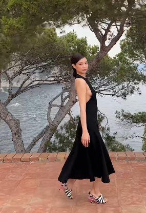 Jennie出席婚禮衣著被批唔尊重!粉絲即護航解釋背後原因!