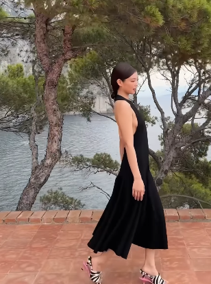 Jennie出席婚禮衣著被批唔尊重!粉絲即護航解釋背後原因!