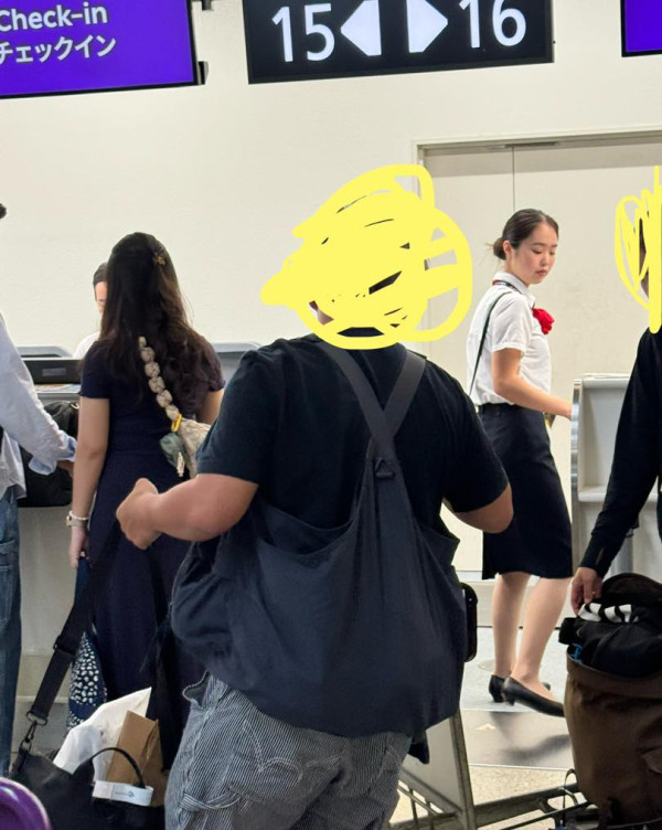 旅客機場穿「UO神物」全身腫脹乘搭HK Express 網民嘲好肉酸