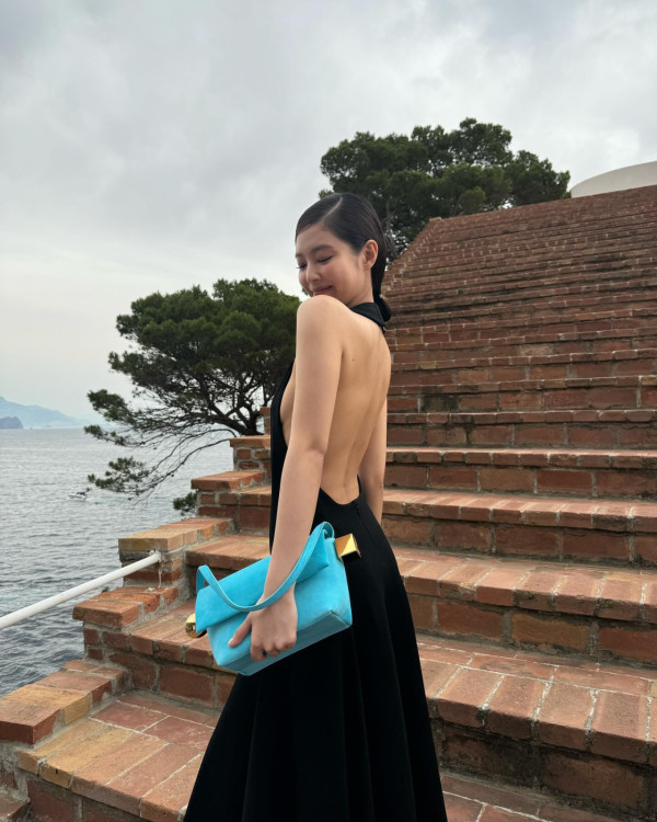 Jennie出席婚禮衣著被批唔尊重!粉絲即護航解釋背後原因!