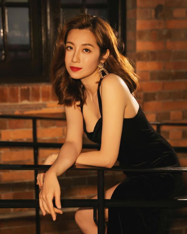 陳庭欣罕晒火辣泳衣相玩透視！洶湧胸形畢露震撼網民眼球！ 