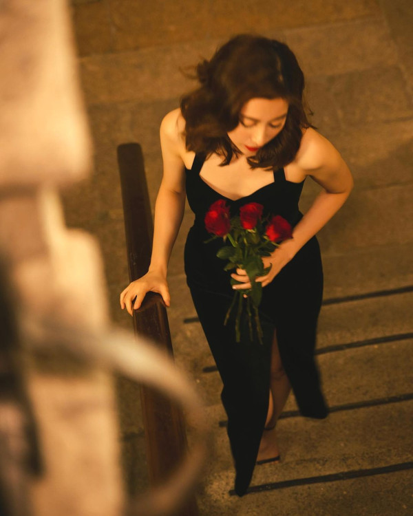 陳庭欣罕晒火辣泳衣相玩透視！洶湧胸形畢露震撼網民眼球！ 