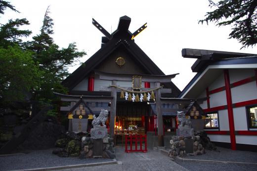 小御嶽神社(圖片來源:Yamanashi Tourism Organization) 小御嶽神社(圖片來源:Yamanashi Tourism Organization)