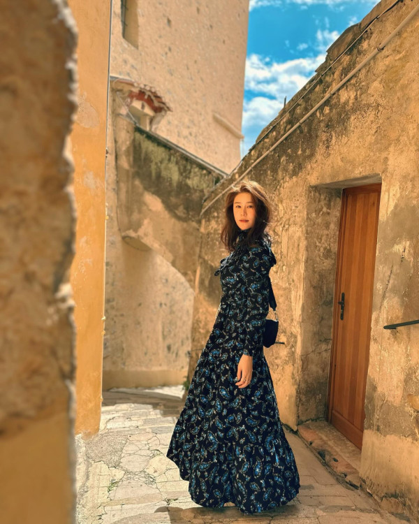 42歲黃翠如最新近照驚現牙籤腳！網民指「又瘦咗」曾被傳孕味濃 