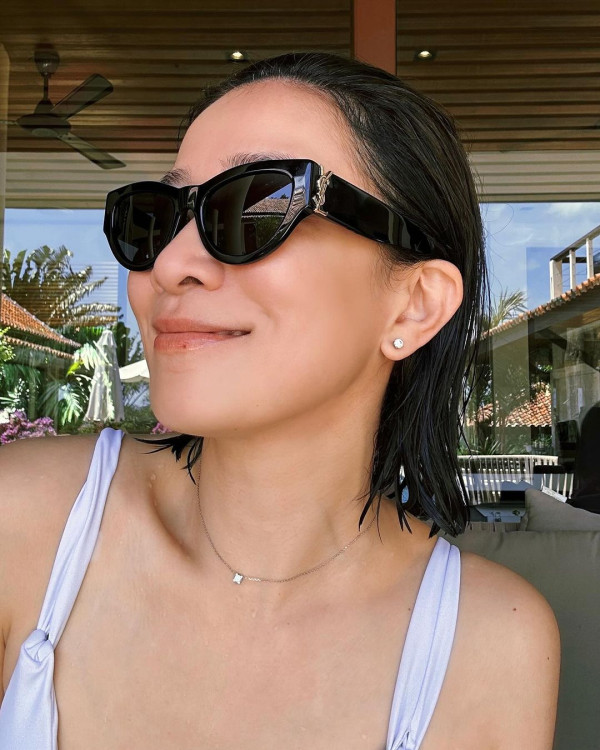 佘詩曼罕曬泳衣照大騷長腿 與「七魔女」閨密出遊獨欠一人 