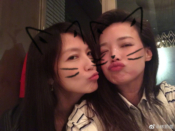 48歲性感女神開胸晚裝曬完美身材 老公親證「事業線巨大」 林熙蕾分享三大保養秘訣 