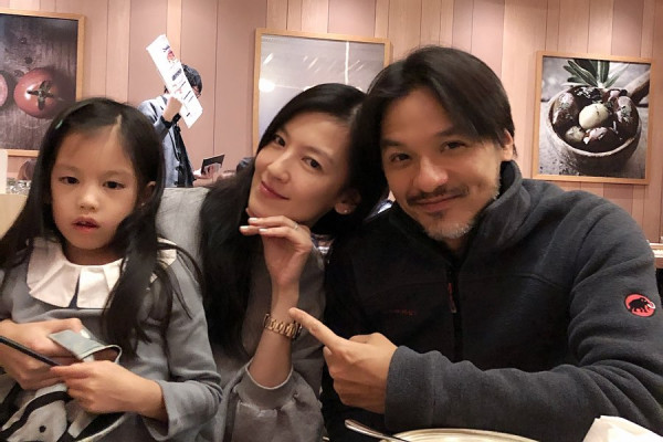 48歲性感女神開胸晚裝曬完美身材 老公親證「事業線巨大」 林熙蕾分享三大保養秘訣 