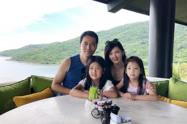 48歲性感女神開胸晚裝曬完美身材 老公親證「事業線巨大」 林熙蕾分享三大保養秘訣 