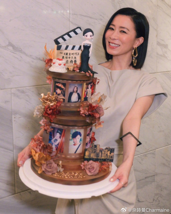 佘詩曼罕曬泳衣照大騷長腿 與「七魔女」閨密出遊獨欠一人 