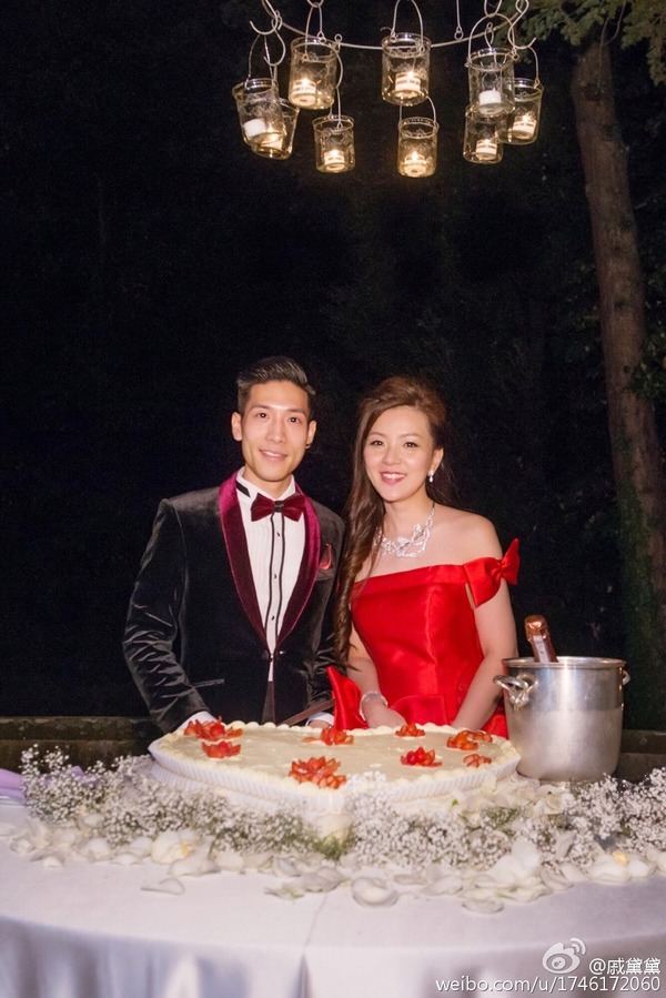 港姐季軍撇低機師老公飛泰國旅行 曬餅印母女合照 婚後淡出娛樂圈專心做人妻 