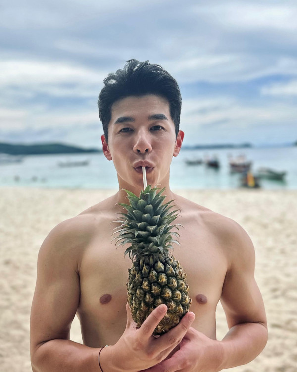 「大表嫂」李炘頤美國比堅尼曬零贅肉身材 撇甩男友Stanley 與TVB藝人好友遊迪士尼 